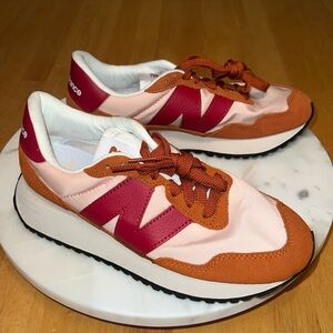 NEW BALANCE 237 Sneaker - Size 7.5 W/6.0 M